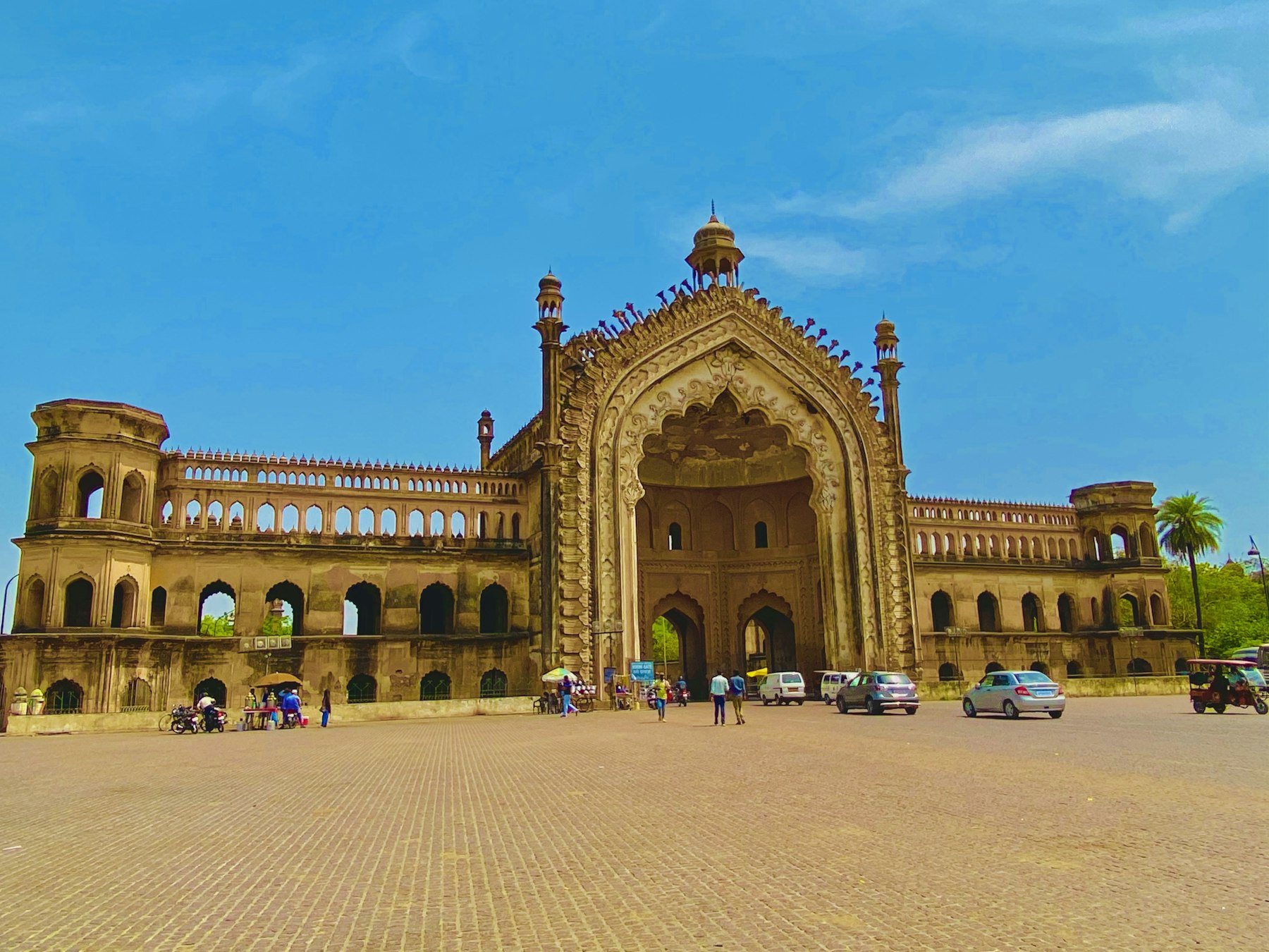 Rumi Darwaza, Lucknow, on a clear morning